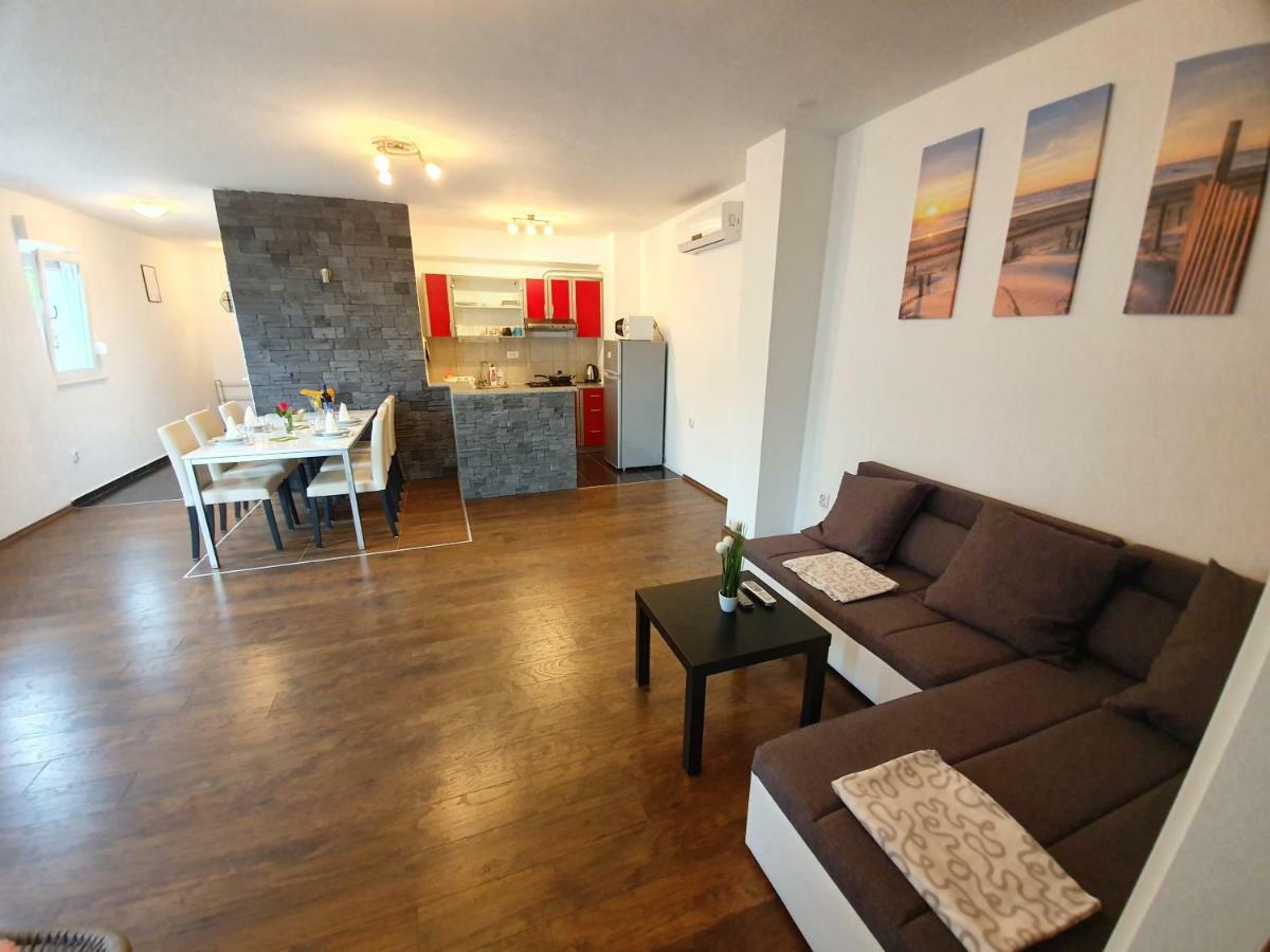 Apartments Lara Drvenik  Exterior foto